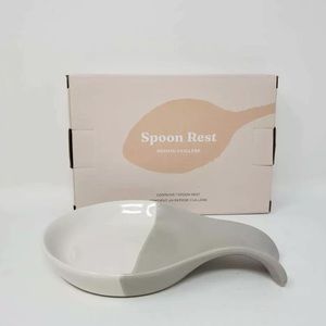 Favor ceramic spoon rest, white and grey.